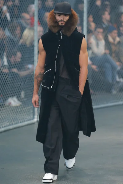 Look 28